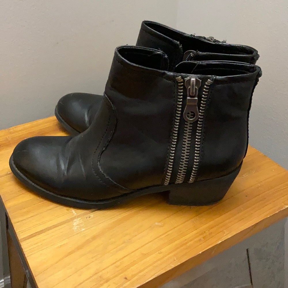 GUESS -Black Booties